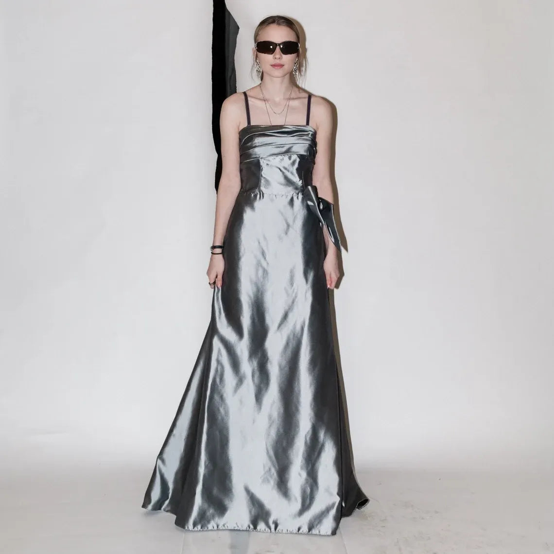 Buyishang Elegant 90's Vintage iconic met gala prom / evening gown in silver New Arrivals