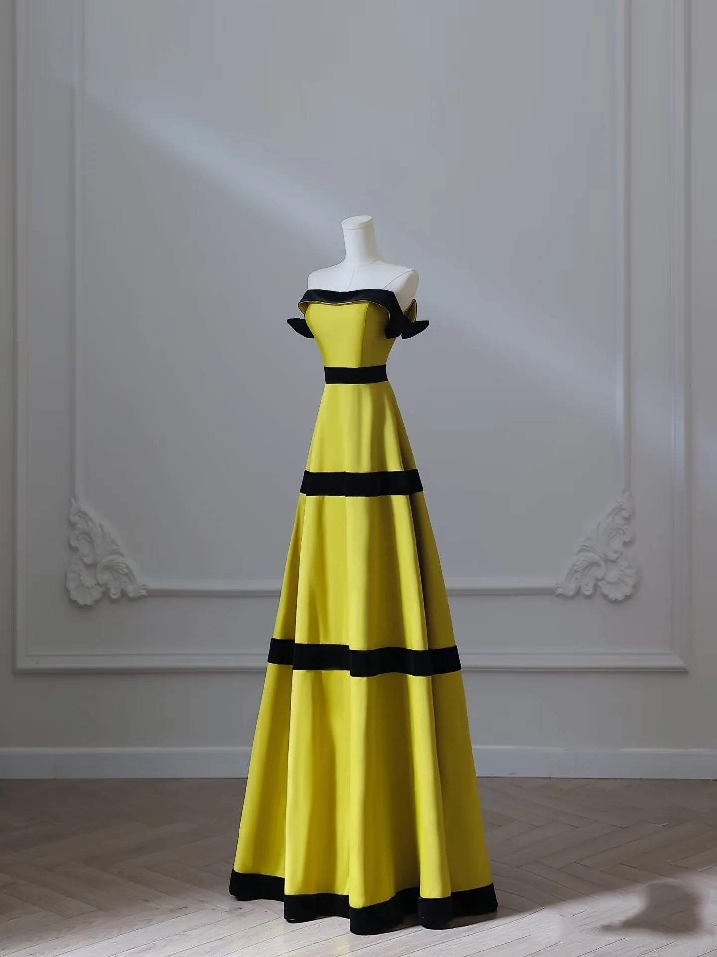 Buyishang Sexy A Line Strapless Satin Yellow Long Prom Dresses Evening Gowns