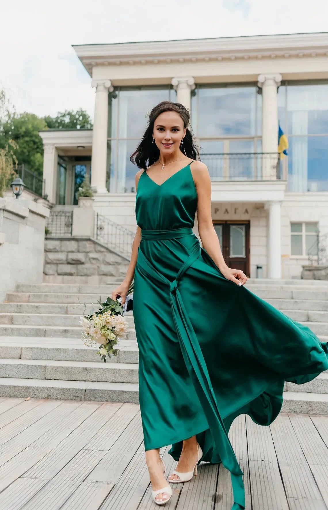 Buyishang green wedding dress Long maxi dress with open back Backless green Atlas Dress Prom Dress V neck Bridesmaid Princess Evening Wedding Dress ﻿