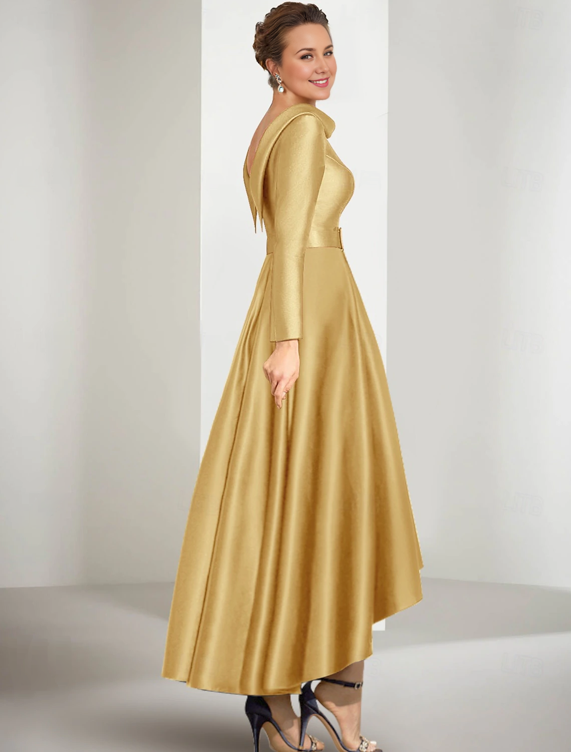 Buyishang A-Line Mother of the Bride Dress Elegant Jewel Neck Asymmetrical Satin Long Sleeve with Sash / Ribbon