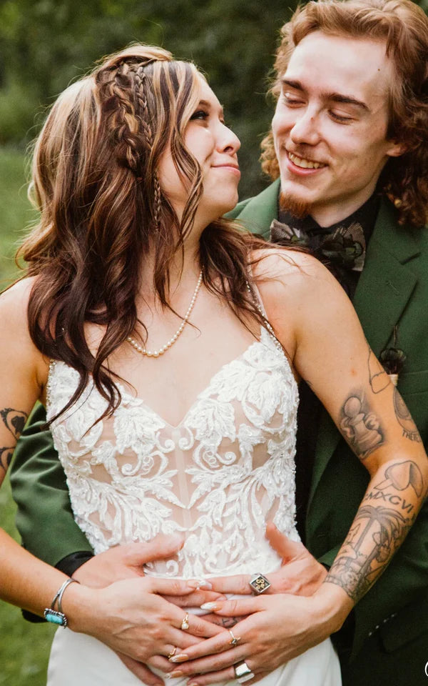 Buyishang Elegant Sheath Spaghetti Split Front Sweep Train Appliques Lace Garden Bride Wedding Dress