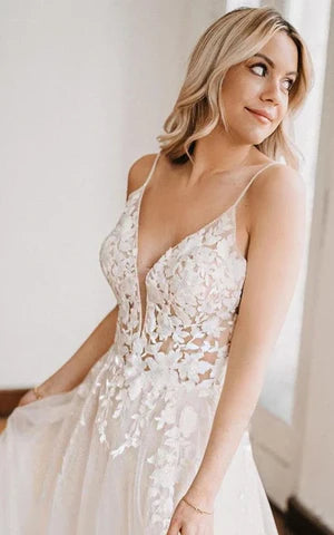 Buyishang Bohemian A Line Floor-length Lace Tulle Spaghetti V-neck Sleeveless Wedding Dress