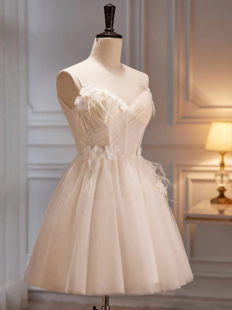 Buyishang A-Line V Neck Tulle Light Champagne Short Prom Dress Champagne Homecoming Dress