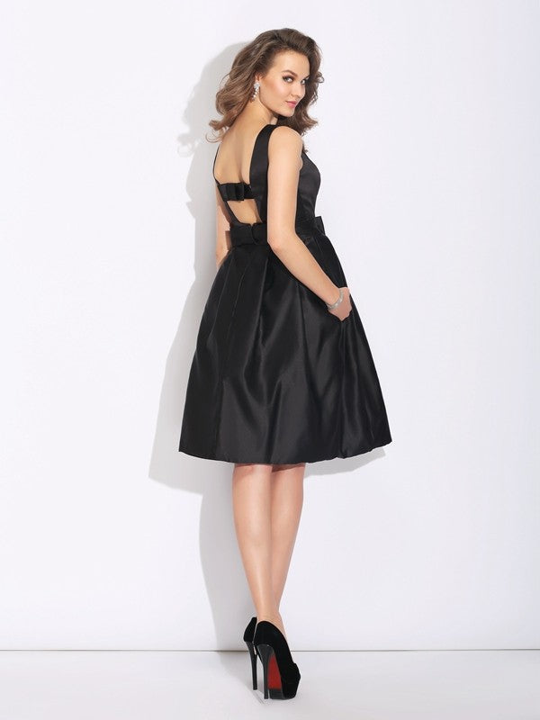 A-Line/Princess Bateau Bowknot Sleeveless Short Satin Dresses/Homecoming Dresses