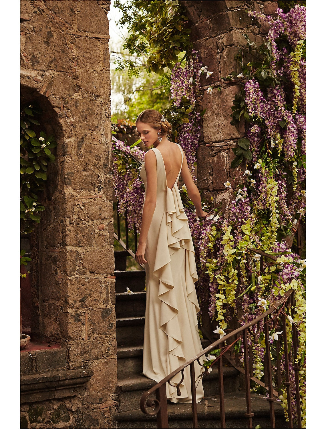 Hall Open Back Casual Wedding Dresses Sheath / Column Scoop Neck Sleeveless Sweep