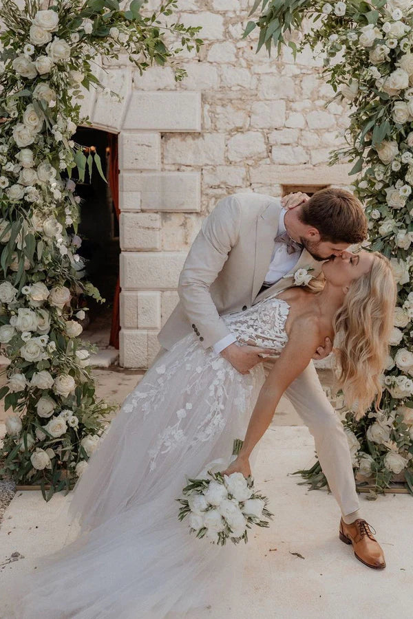 Buyishang A-Line Sweetheart Tulle Wedding Dresses with Appliques