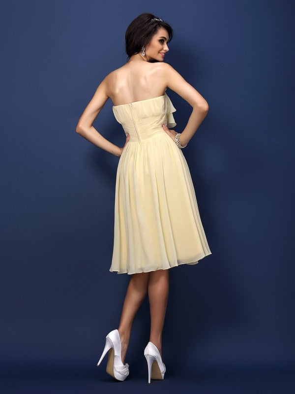 A-Line/Princess Strapless Hand-Made Flower Pleats Sleeveless Short Chiffon Bridesmaid Dresses