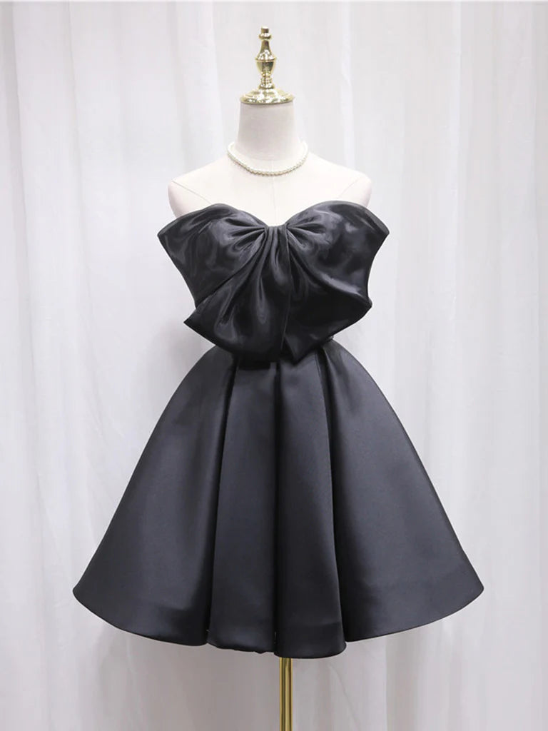 Buyishang Black Sweetheart Neck Satin Short Prom Dress Black Homecoming Dress