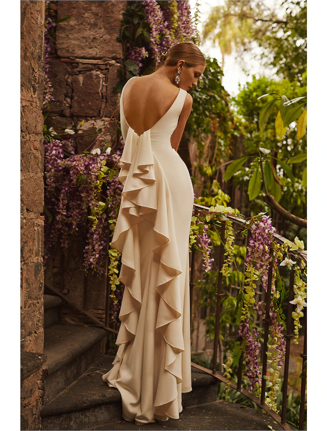 Hall Open Back Casual Wedding Dresses Sheath / Column Scoop Neck Sleeveless Sweep