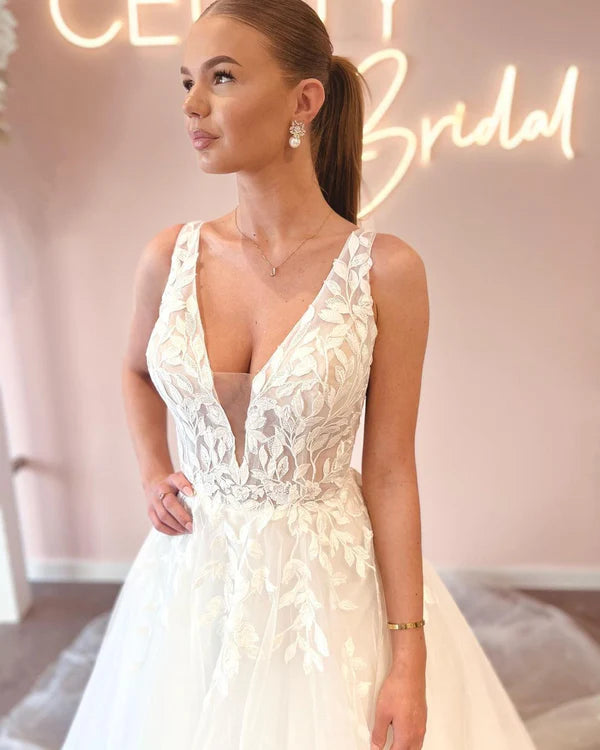 Buyishang Elegant A Line V Neck Tulle Wedding Dresses with Appliques