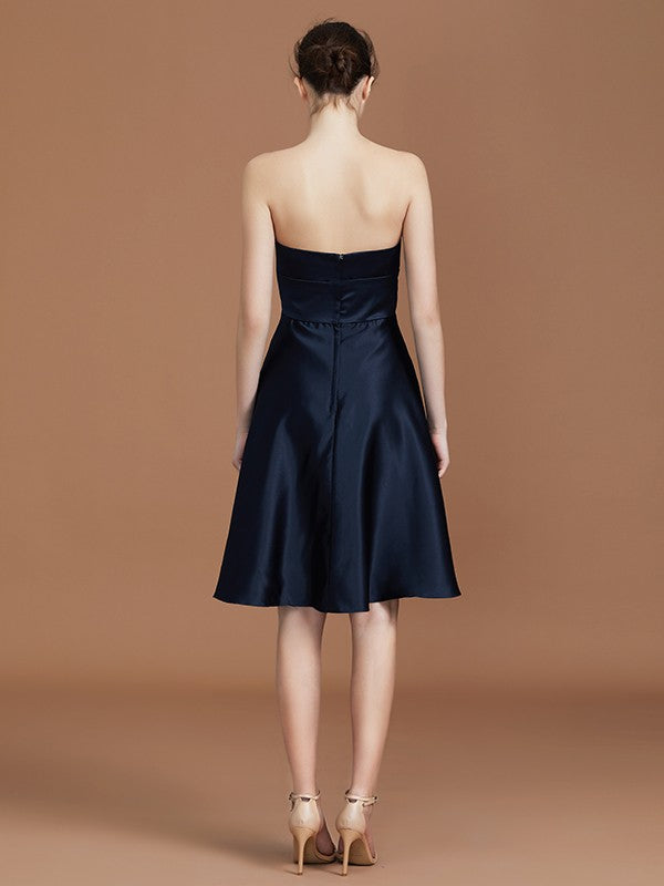 A-Line/Princess Sweetheart Knee-Length Sleeveless Satin Hand-Made Flower Bridesmaid Dresses