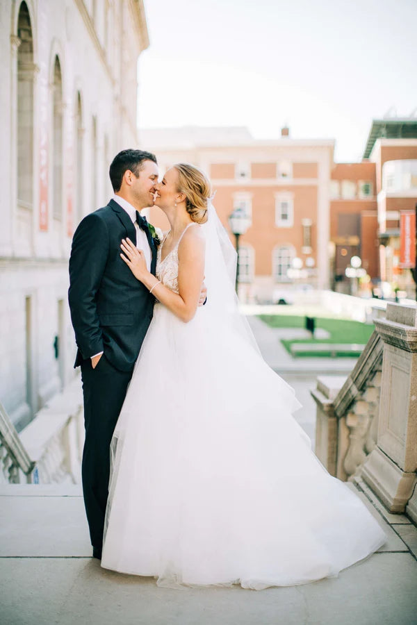 Buyishang A Line Tulle Spaghetti Straps Wedding Dresses Sleeveless Wedding Dress