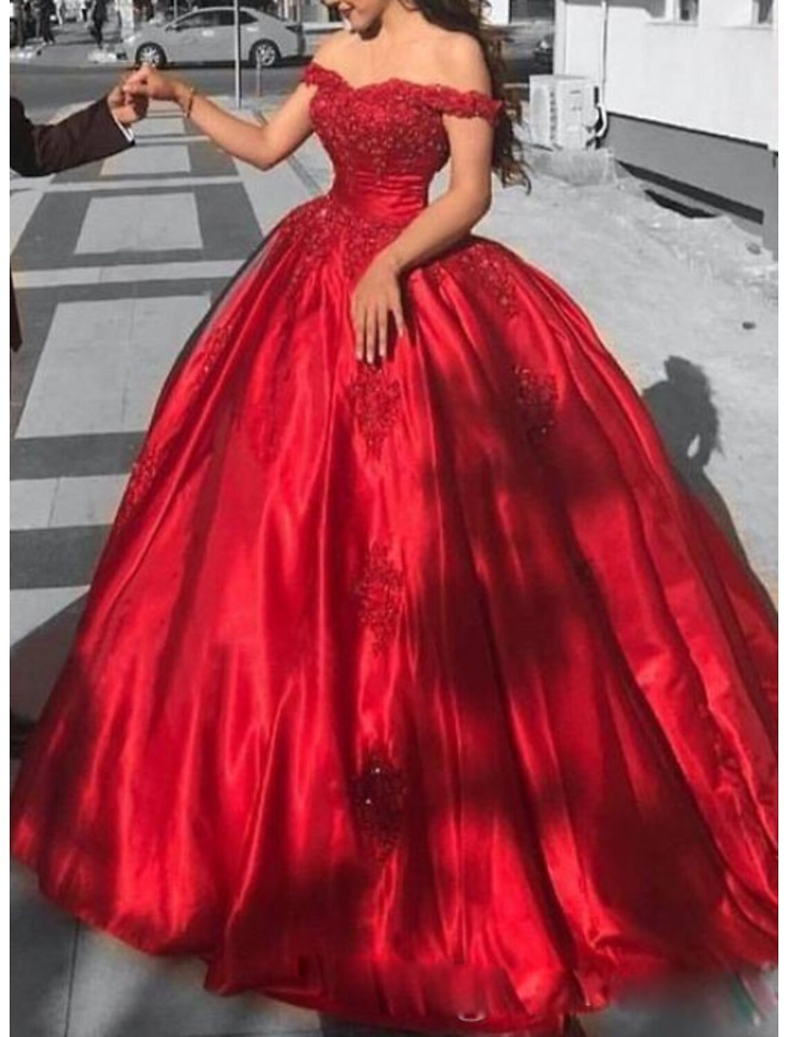 Ball Gown Evening Gown Luxurious Dress Valentine's Day Quinceanera Chapel Train Short Sleeve Off Shoulder Satin with Appliques