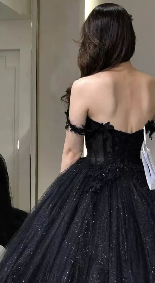 Buyishang A Line Black Gothic Wedding Dresses Off the Shoulder Lace Tulle