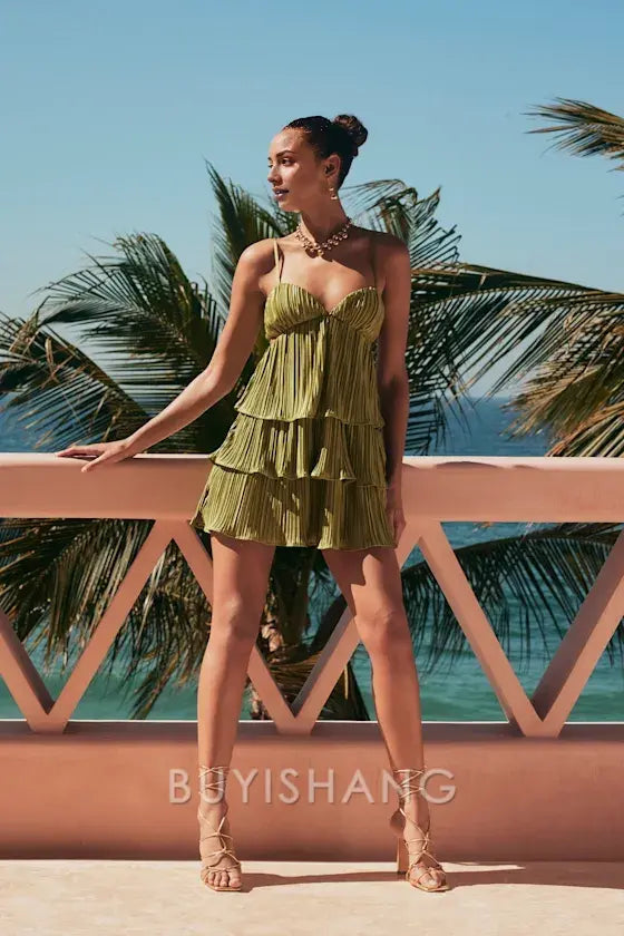 Buyishang Elegant Green Pleated Tiered Mini Dress with Thin Straps: A Breezy Choice for Summer Vacations