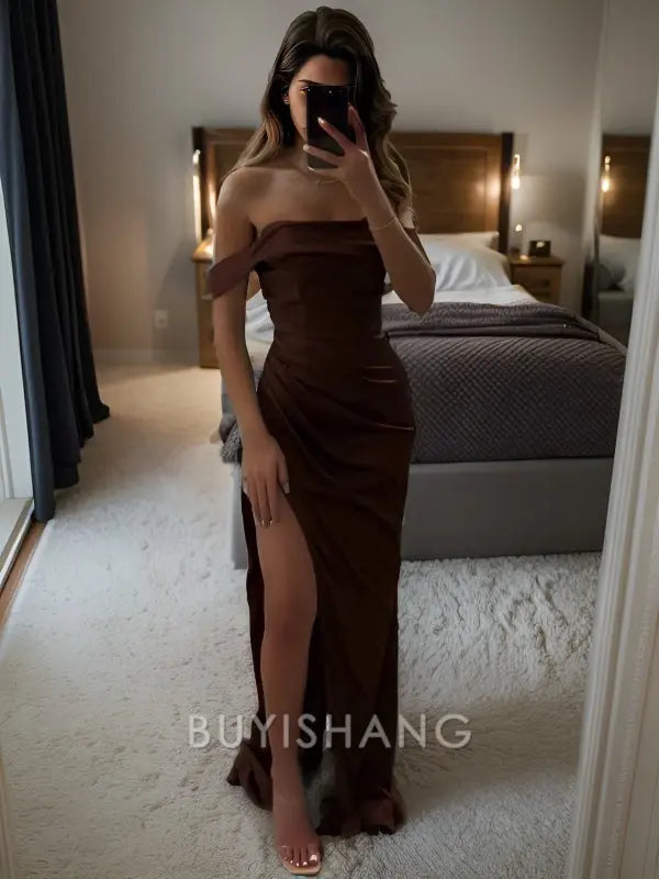 Buyishang Simple Sheath/Column Silk Like Satin Ruched Off-the-Shoulder Sleeveless Sweep/Brush Train Dresses