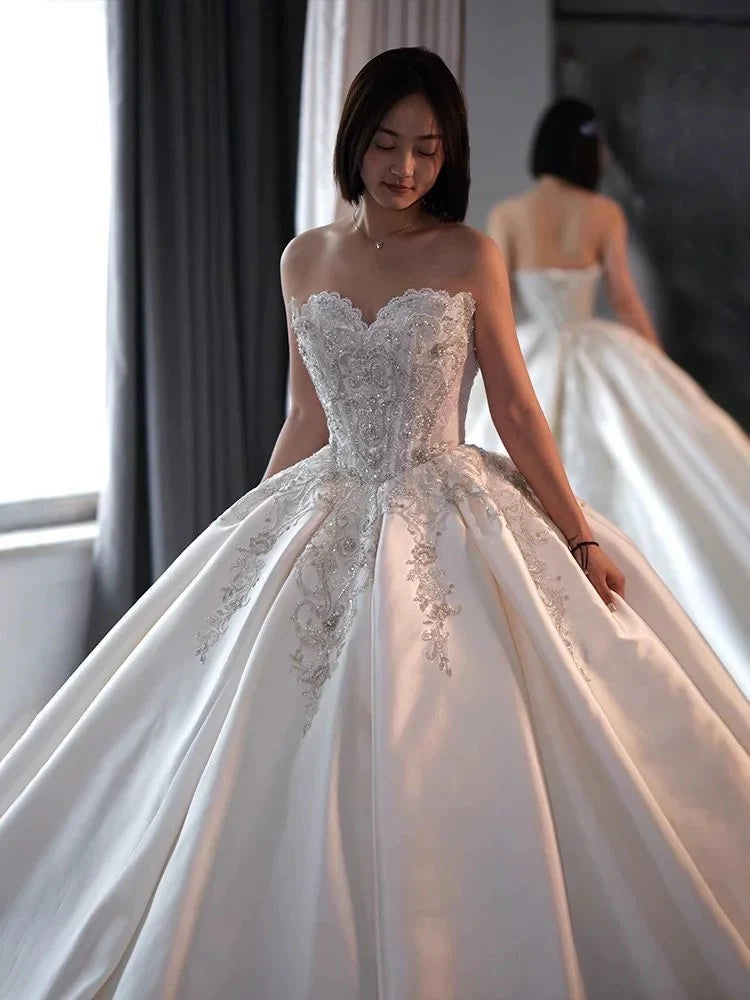 Buyishang Dreamy Ball Gown Sweetheart Sleeveless White Lace Wedding Dresses With Beads dress for wedding