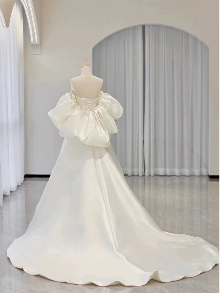 Buyishang Simple Ball Gown Sweetheart Short Sleeves White Satin Wedding Dresses dress for wedding