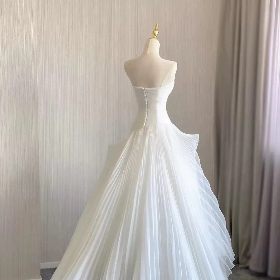 Buyishang Chic Ball Gown Strapless Sleeveless White Tulle Wedding Dresses With Ruffles dress for wedding