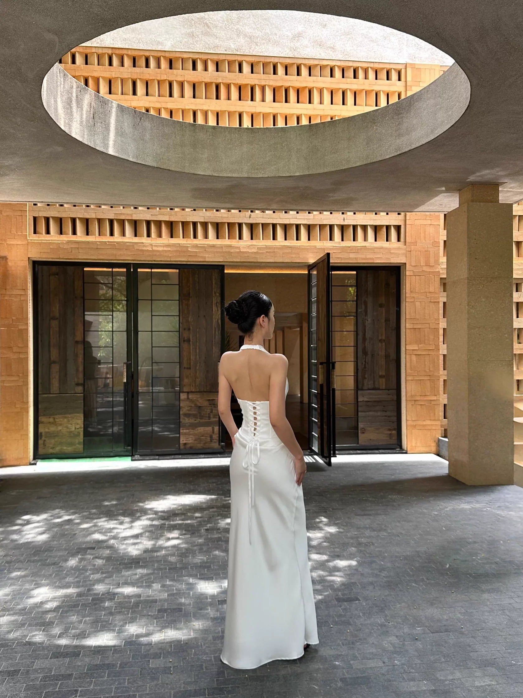 Elegant Mermaid Halter-Neck Lace-Up White Satin Long Evening Dresses