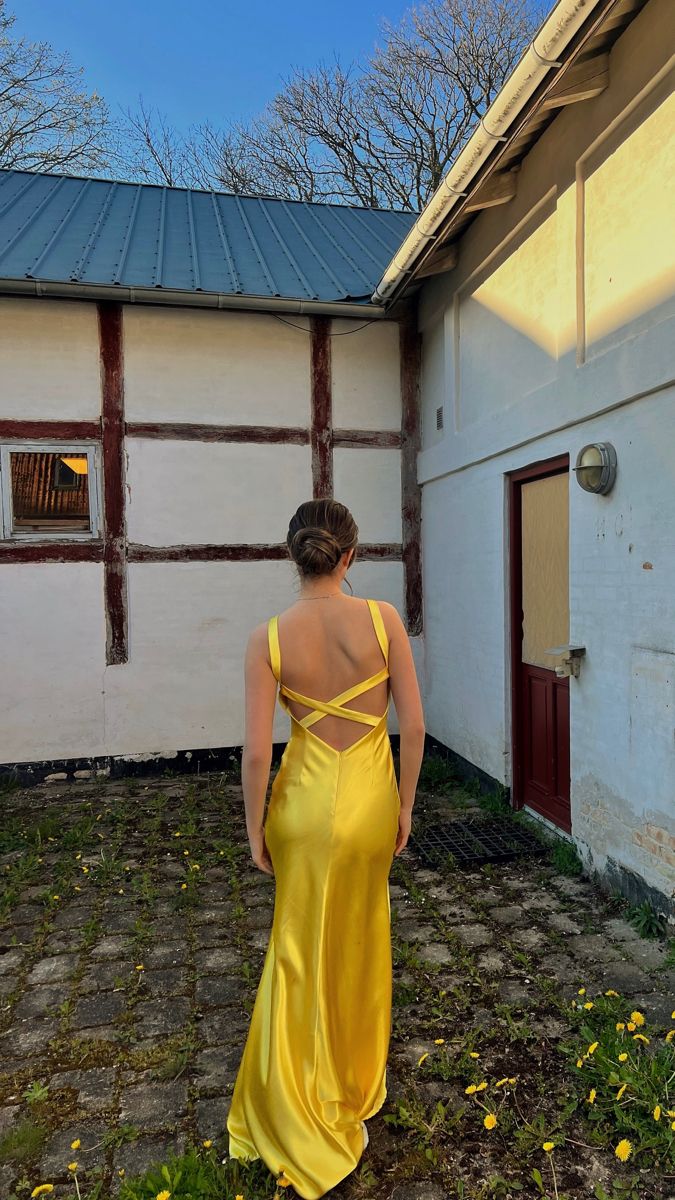 Buyishang Gorgeous Mermaid Spaghetti Straps Floor Length Yellow Evening Dress Backless Prom Dresses