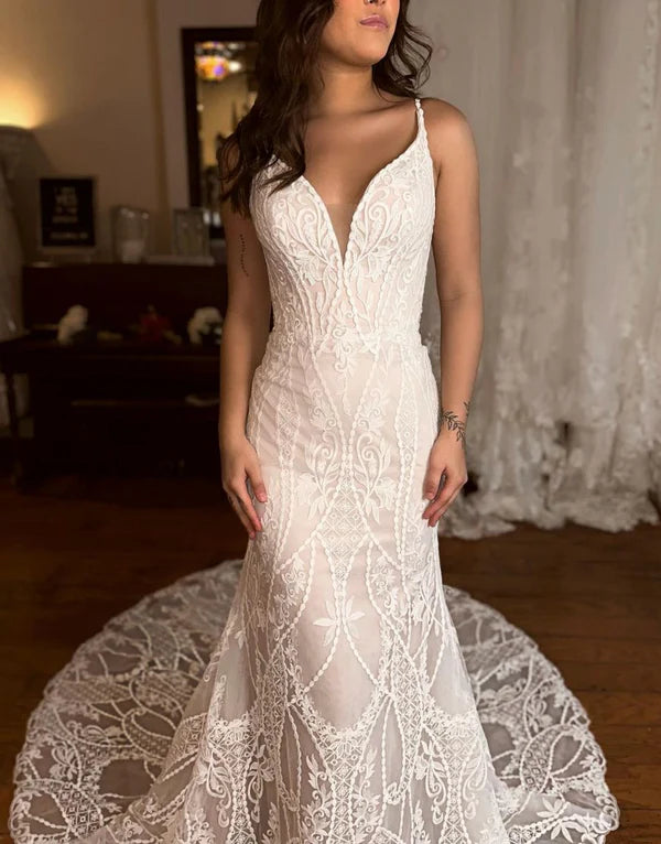 Buyishang Mermaid V-Neck Spaghetti Straps Sweep Train Lace Wedding Dress