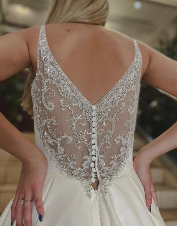 Buyishang Noble A-line V-Neck Chapel Train Satin Wedding Dress With Beading