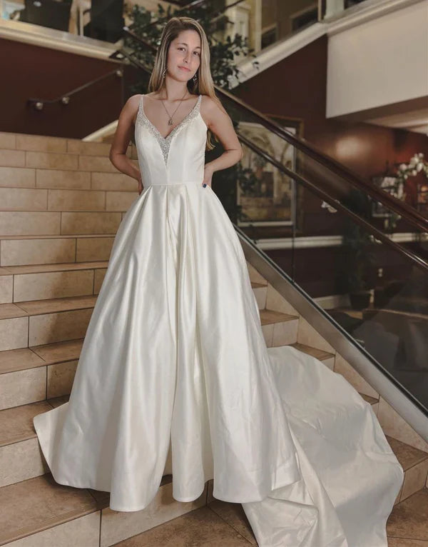 Buyishang Noble A-line V-Neck Chapel Train Satin Wedding Dress With Beading
