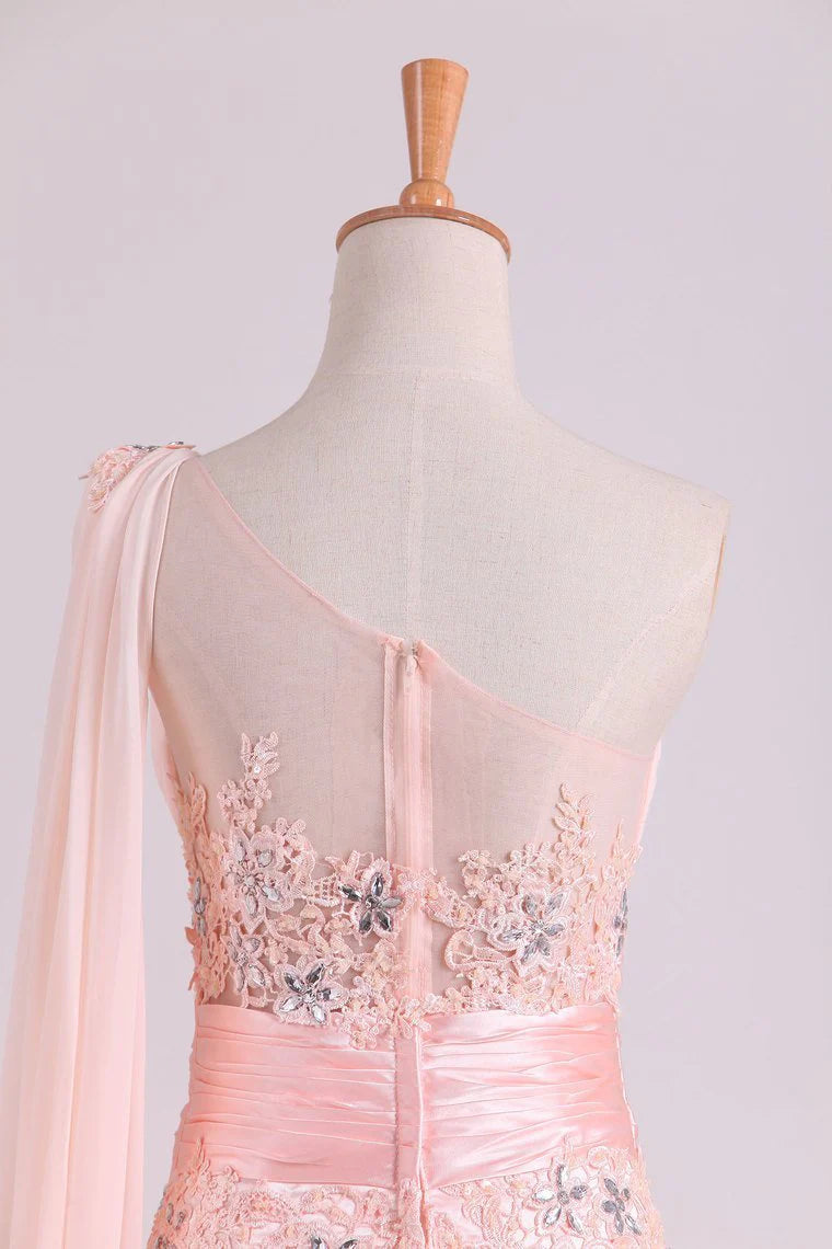 A Line Party Dresses With Applique & Ruffles Floor Length