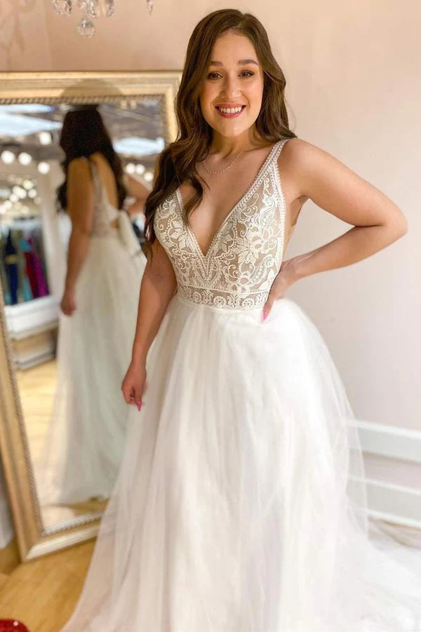 Buyishang White Lace V-Neck Backless A-Line Tulle Wedding Dress