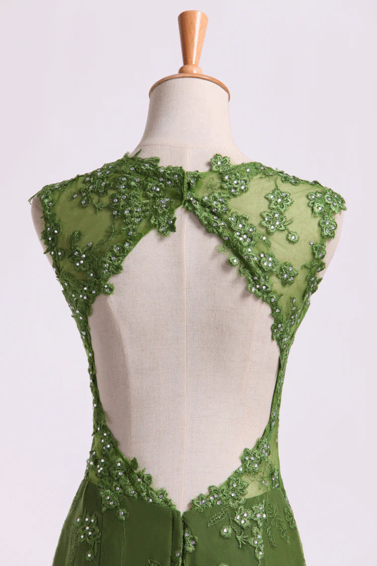 Party Dresses Scoop Sheath/Column Tulle With Slit&Applique Sweep Train