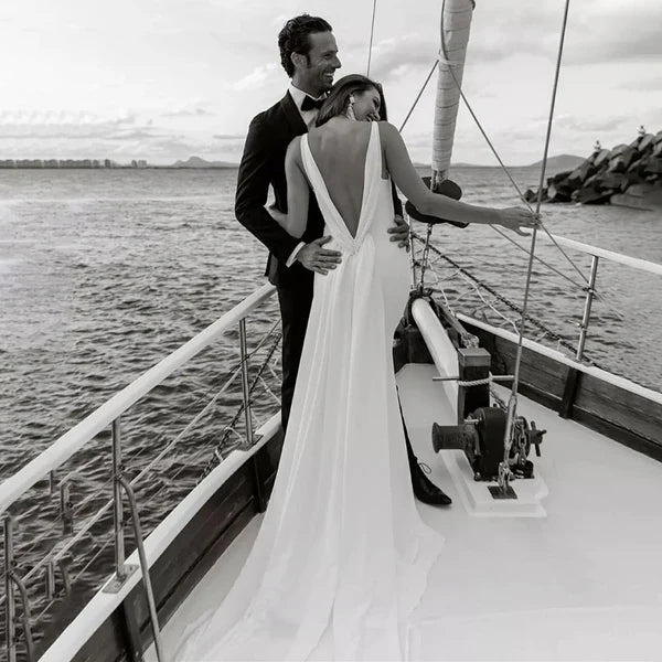 Buyishang Mermaid Chiffon Detachable Drape Back V-neck Satin Wedding Dresses