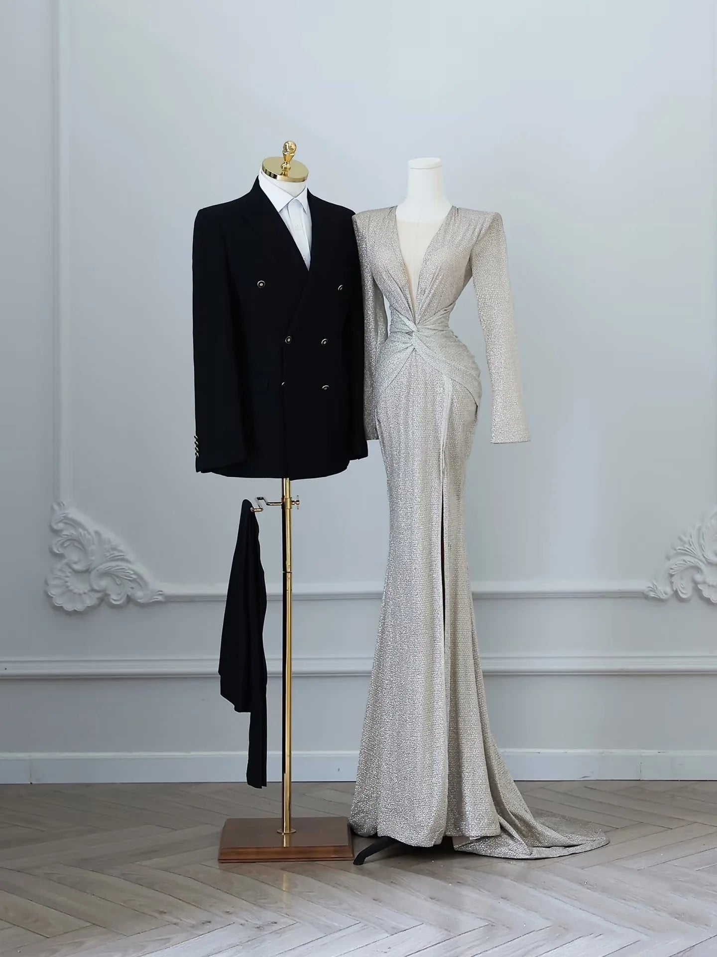 Buyishang Sexy Mermaid V Neckline Silver Sequin Long Sleeves Prom Dresses Slit Evening Gowns