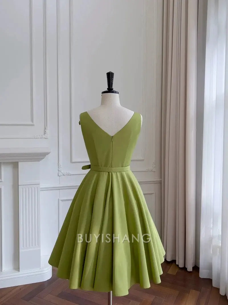 Buyishang Simple A line Straps Green Short Homecoming Dresses Birthday Outfit