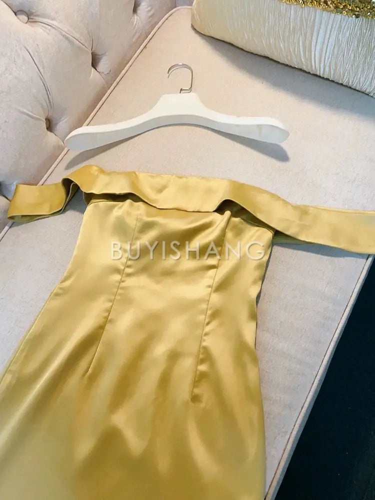 Buyishang Simple Sheath Off The Shoulder Yellow Short SatinHomecoming Dresses Birthday Outfit