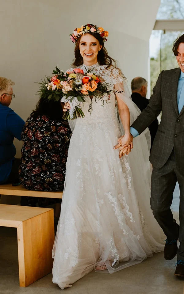 Buyishang A-Line V-Neck Lace Modern Wedding Dress Short Sleeves With Appliques