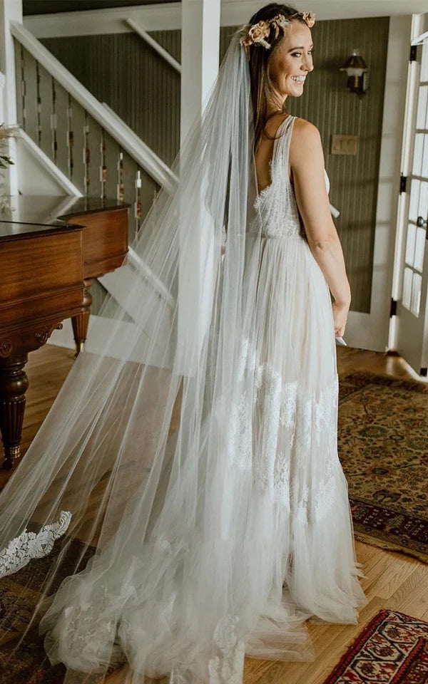 Buyishang A-Line Lace Bohemian V-neck Wedding Dress With Low-V Back And Appliques