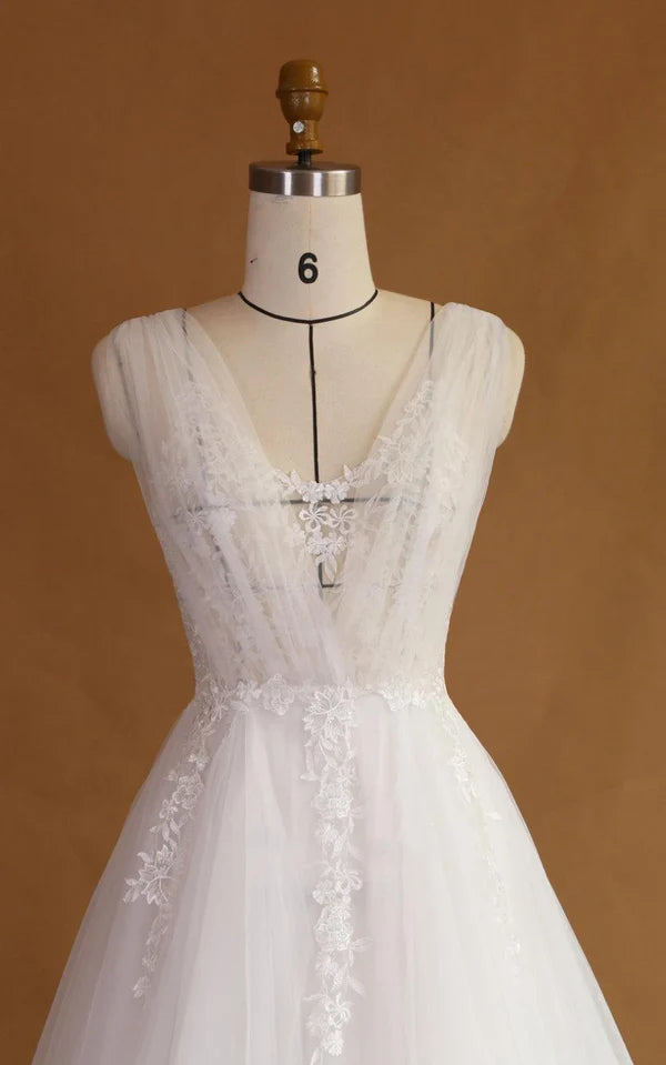 Buyishang A-Line Strapped V-Neck Lace Satin Dress With Appliques Low-V Back