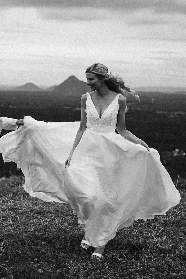 Buyishang Elegant A-Line V Neck White Chiffon Wedding Dress with Appliques