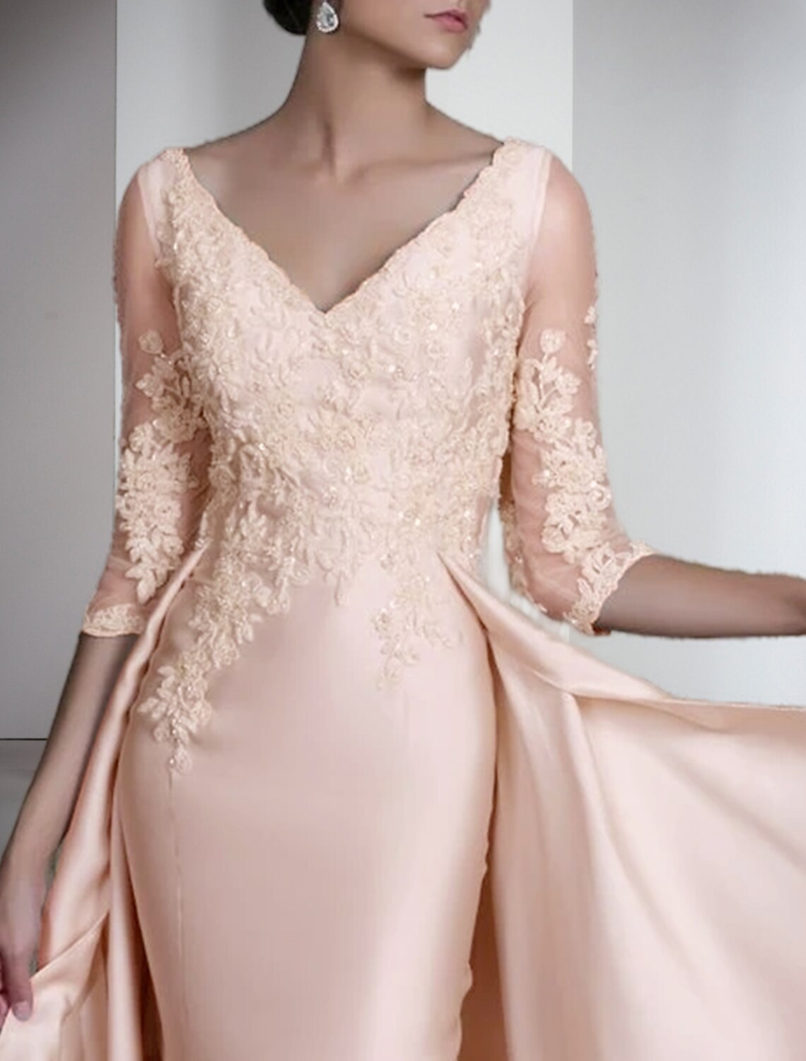 Sheath / Column Mother of the Bride Dress Formal Wedding Guest Elegant V Neck Sweep / Brush Train Satin Lace Sequined Half Sleeve with Appliques