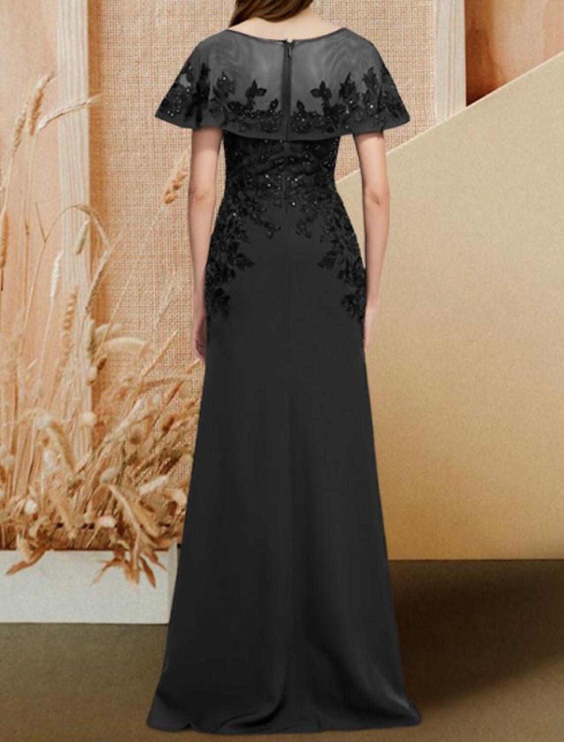 Sheath / Column Mother of the Bride Dress Luxurious Elegant V Neck Sweep / Brush Train Chiffon Lace Short Sleeve with Sequin Appliques