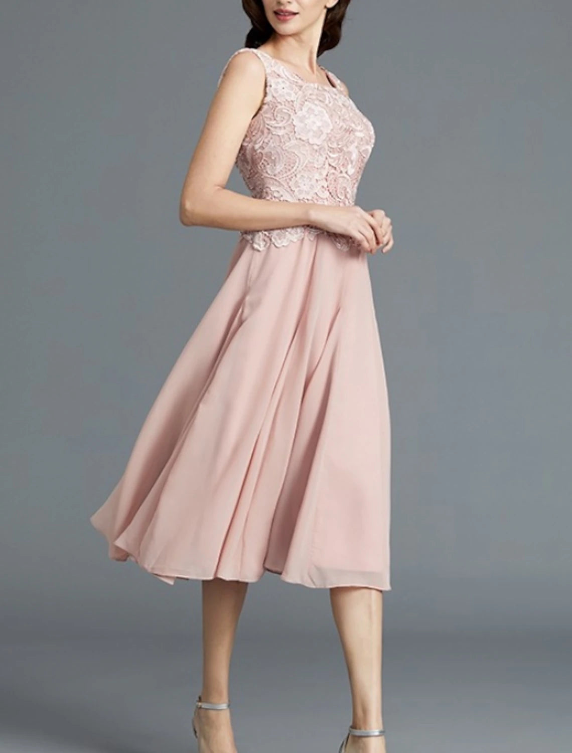 Two Piece A-Line Mother of the Bride Dress Elegant Jewel Neck Knee Length Chiffon Lace Short Sleeve with Pleats Embroidery