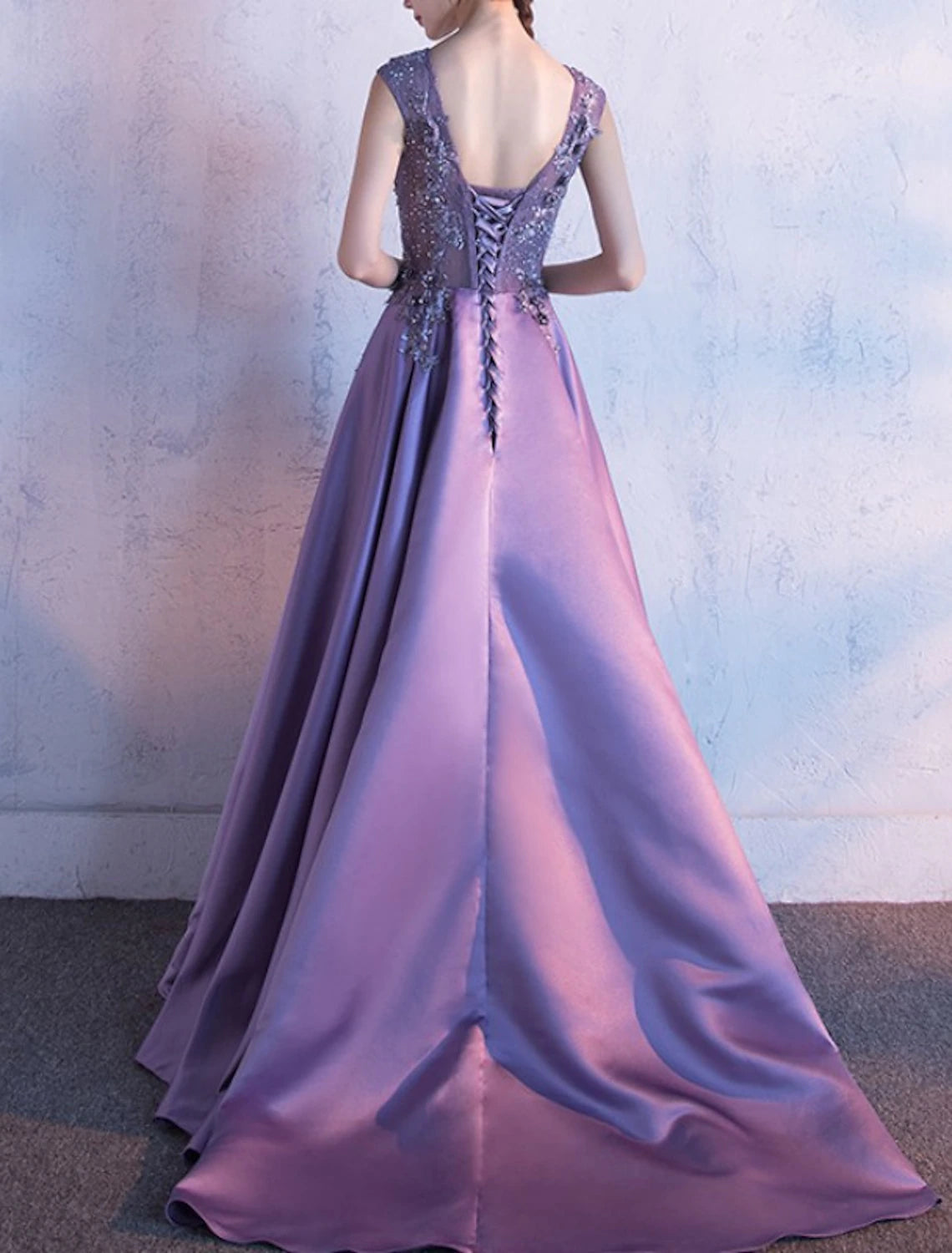 Sheath / Column Mother of the Bride Dress Elegant Petite Jewel Neck Sweep / Brush Train Satin Sleeveless with Sequin Appliques