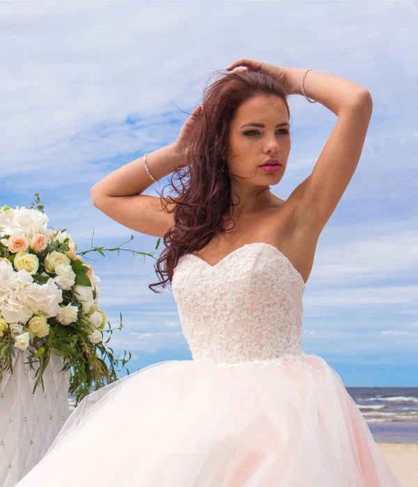 Buyishang Ball Gown Tulle Lace Satin Strapless Weddig Dress