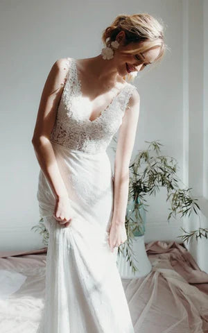 Buyishang Lace Sleeveless Elegant Mermaid Plunging V-neck Bridal Gown With Deep V-back And Buttons