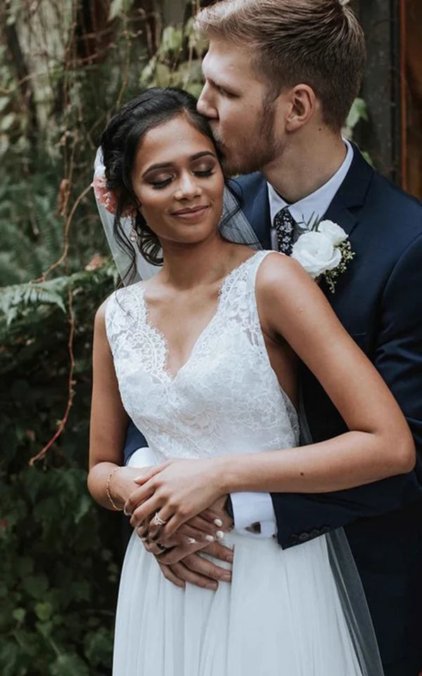 Buyishang Bohemian A Line Sweep-Train Chiffon Lace Scalloped Sleeveless Wedding Dress