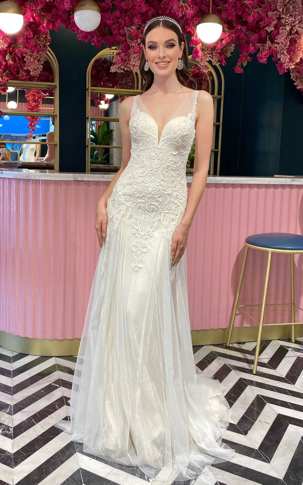 Buyishang Bohemian Mermaid Lace Tulle V-neck Sleeveless Wedding Dress With Appliques and Pleats