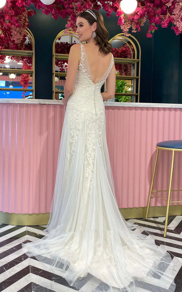 Buyishang Bohemian Mermaid Lace Tulle V-neck Sleeveless Wedding Dress With Appliques and Pleats