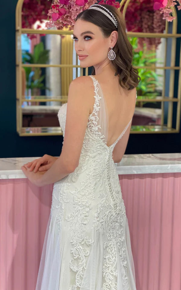 Buyishang Bohemian Mermaid Lace Tulle V-neck Sleeveless Wedding Dress With Appliques and Pleats