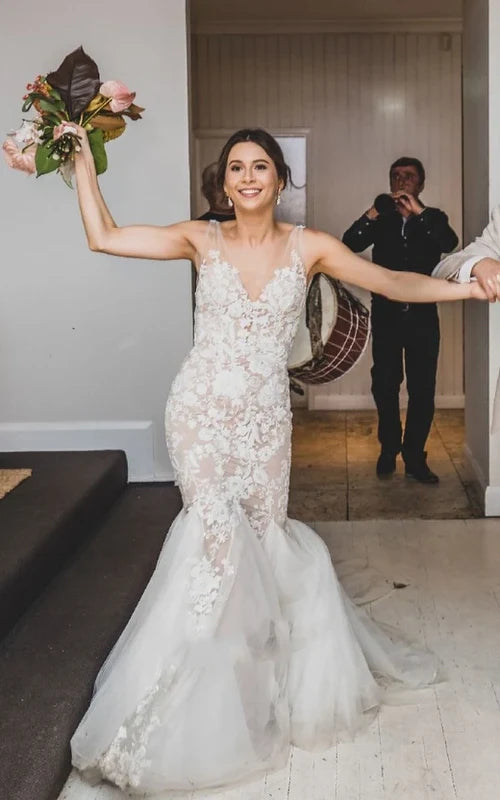 Buyishang Boho Mermaid Vintage Beach V-neck Ethereal Fairy Wedding Dress with Lace Appliques